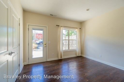 Building Photo - 366 S Washington St