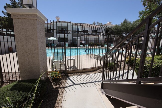 Foto del edificio - 2325 Windmill Pkwy