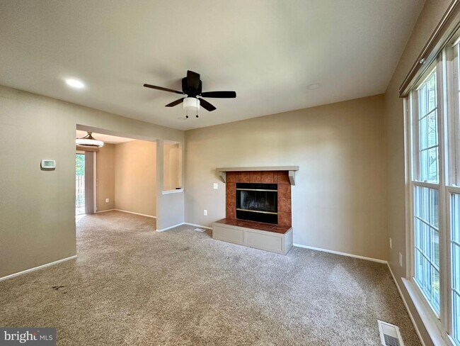Foto del edificio - 6123 Martins Landing Ct