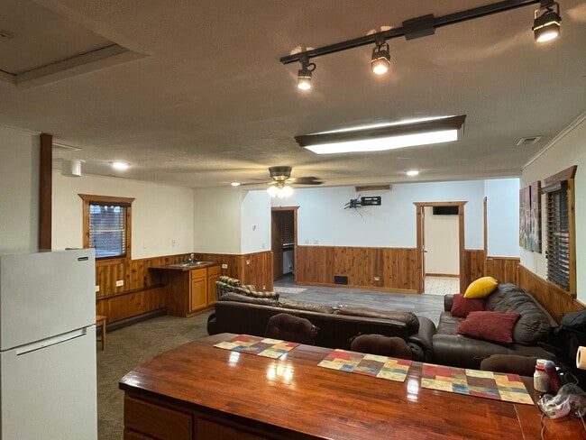 Building Photo - 25990 W Kathryn Dr