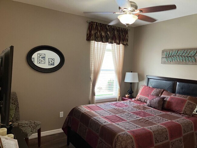Building Photo - Private Gated community with amazing ameni...
