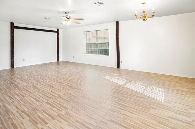 Building Photo - 1415 Tralle St