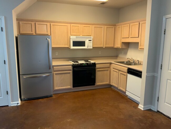 Building Photo - 2 bedroom 2 bath condo in West Oxford MS