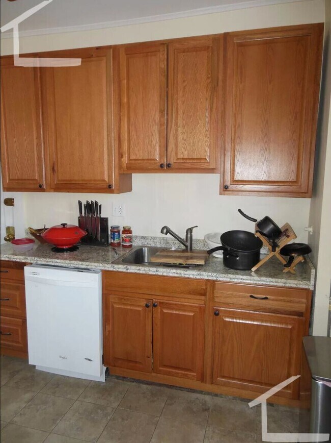 Building Photo - Large Unit in Allston, heat, Hot Water Inc...