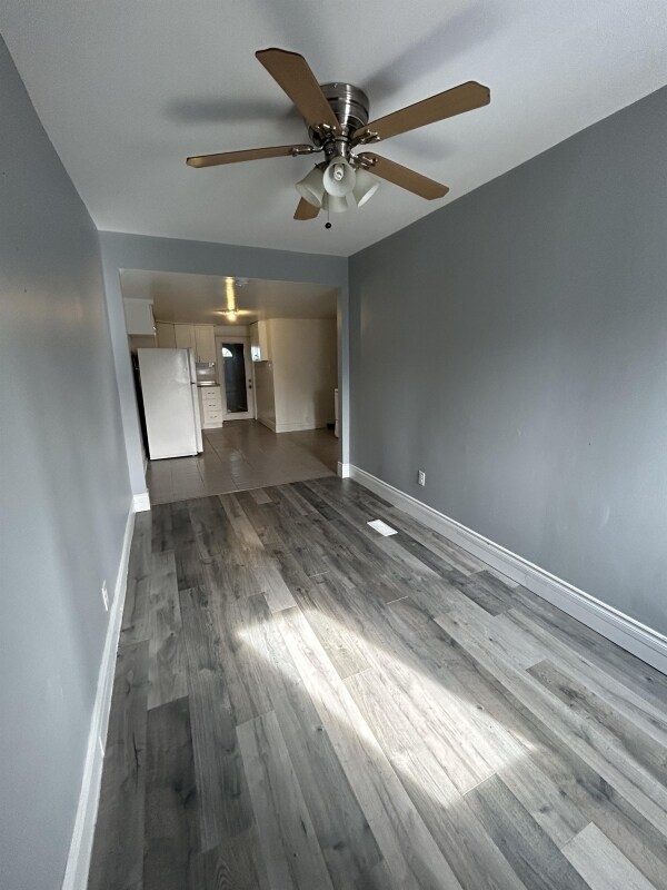 Photo du bâtiment - 1 Bedroom Upper Level Apartment – All Utilities & Parking Included – $1,399/month