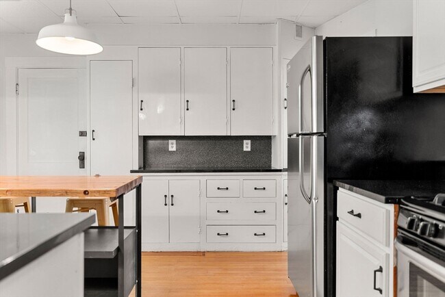 Building Photo - 17 Merrimack St