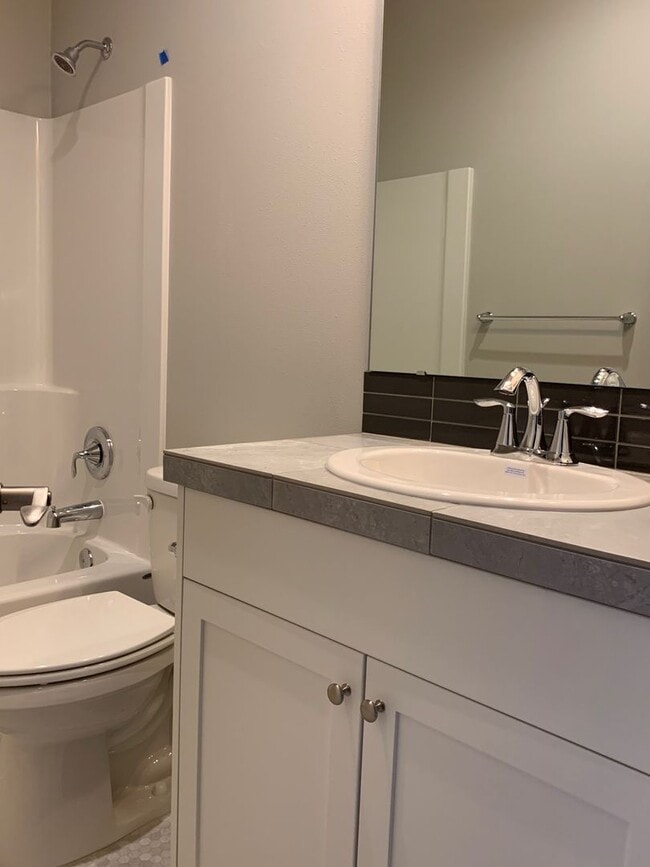 Foto del edificio - 827 Front Ave NE