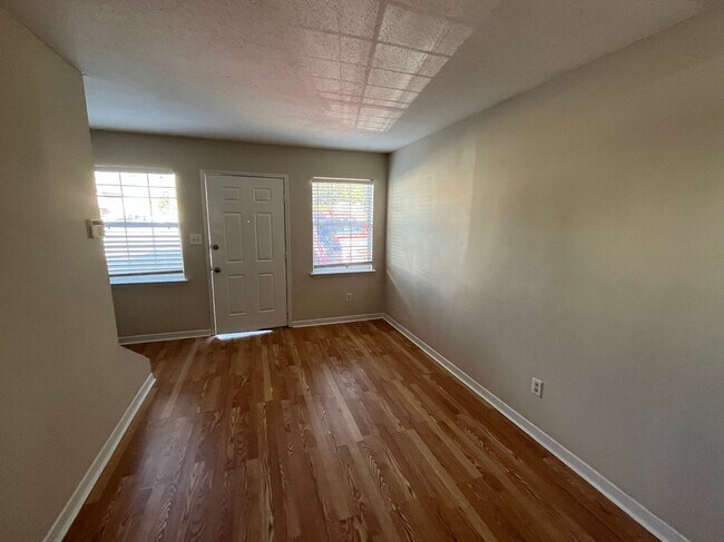 Foto del edificio - 144 Alabama Ave NW
