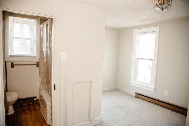 Building Photo - 28 W Hummelstown St