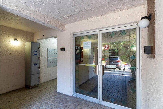 Building Photo - 5541 Bay Blvd