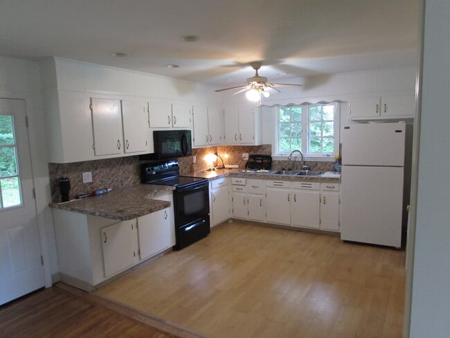 A clsoe view of kitchen - 97 Scrub Oak Rd