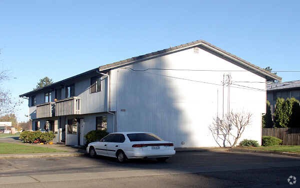 Primary Photo - Rainier Manor Apartments