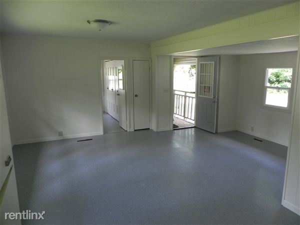 Building Photo - 2310 N Parma Rd