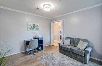 Building Photo - 10606 Kirkwren Dr