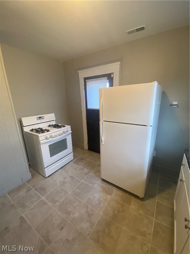 Building Photo - 4435 State Rd