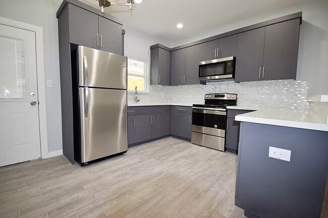 Kitchen - 1412 S Iris St