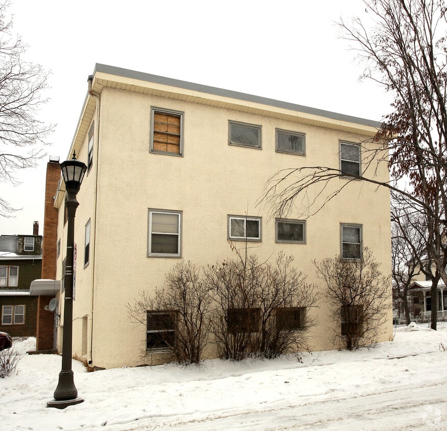 Building Photo - 325 Maria Ave