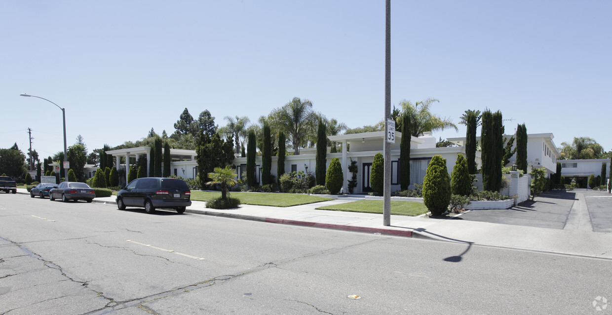 Primary Photo - The Corinthian Apartments