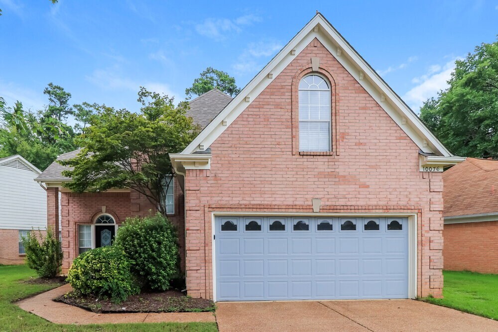 Foto principal - 10076 Woodland Grove Dr