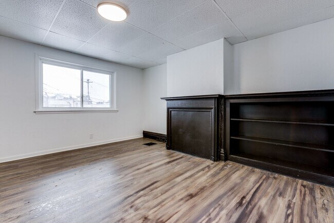 Foto del edificio - AVAILABLE NOW  - FULLY RENOVATED Spacious ...