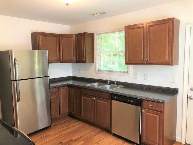 Foto del edificio - 2328 Greenland Ave