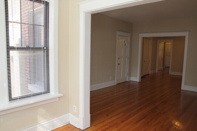 Building Photo - 6327 N Rosebury Ave