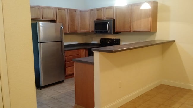 Kitchen - 825 Liberty Blvd