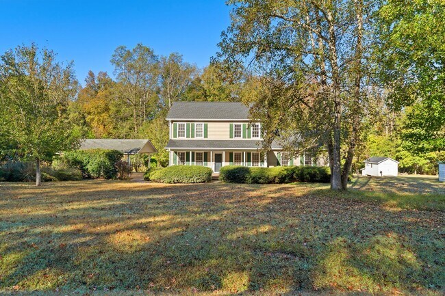 Building Photo - UPDATED 3 BR + Den Home w/ Workshop, RV Pa...