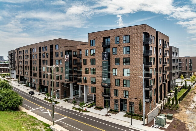 Building Photo - The Chartwell at Marathon Village