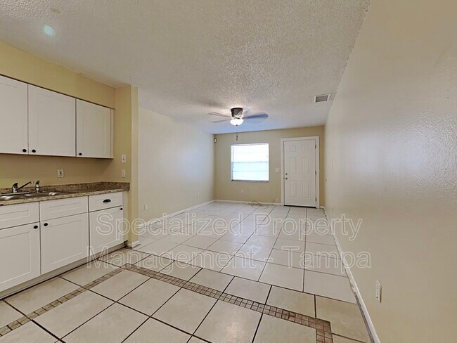 Foto del edificio - 8305 N Marks St