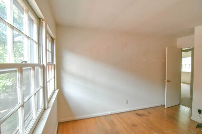 Building Photo - 109 Kent Terrace