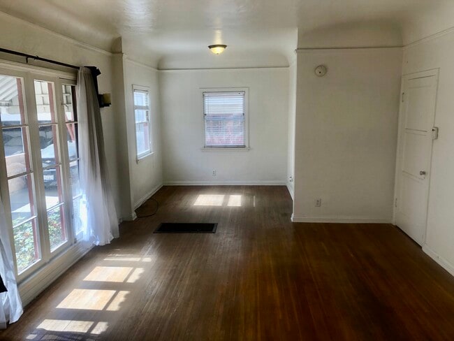 Bright large living room - 1861 Kelton Ave