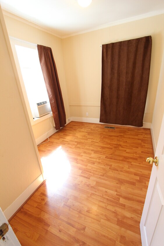 Primary Photo - 809 North Rd