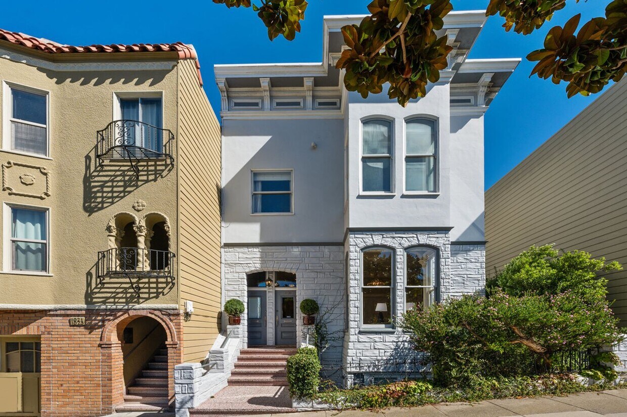 Primary Photo - Beautiful, LARGE, Updated 3-BD FLAT in Dol...