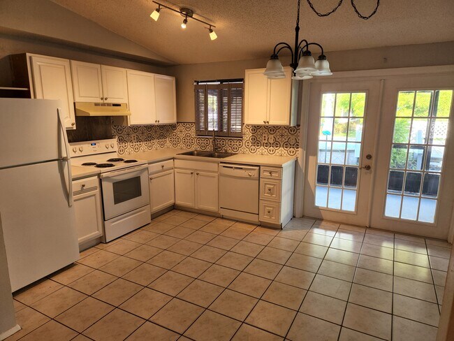 Building Photo - 628 Timber Bay Cir E
