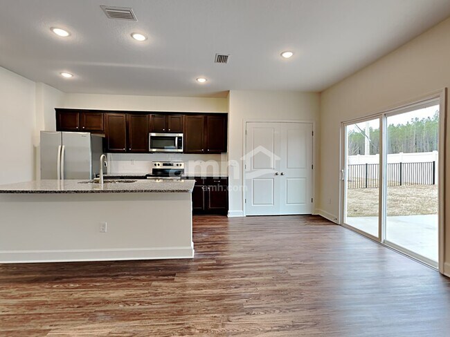 Building Photo - 5921 Hampton Creek Rd