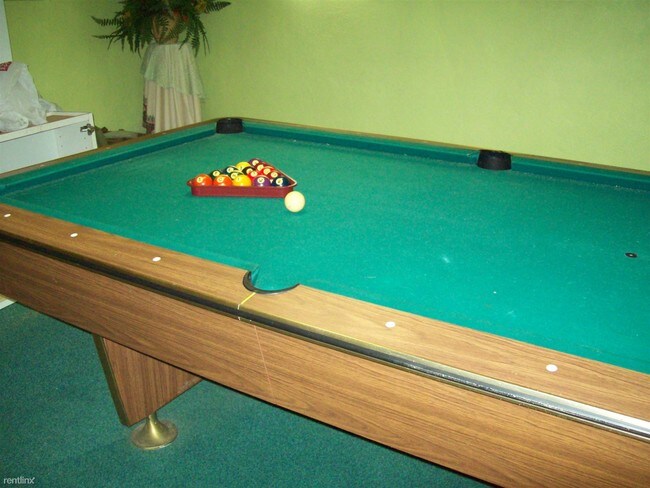 Foto del edificio - 3 br, 1.5 bath 4plex - 10 Panek St