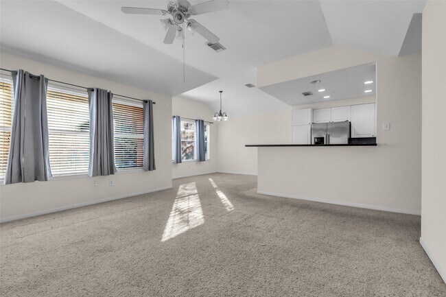 Foto del edificio - 15 Scarlet Woods Ct