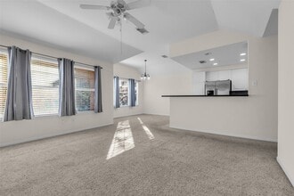 Building Photo - 15 Scarlet Woods Ct