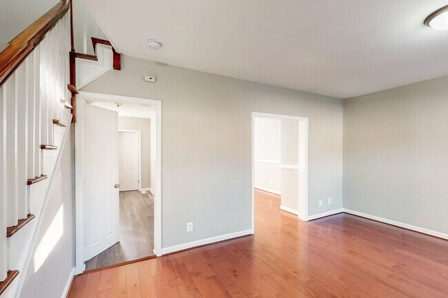 Building Photo - Finished Basement & Finished Basement Den!