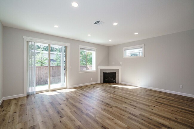 Foto del edificio - Desirable Salmon Creek Home Located in Lux...