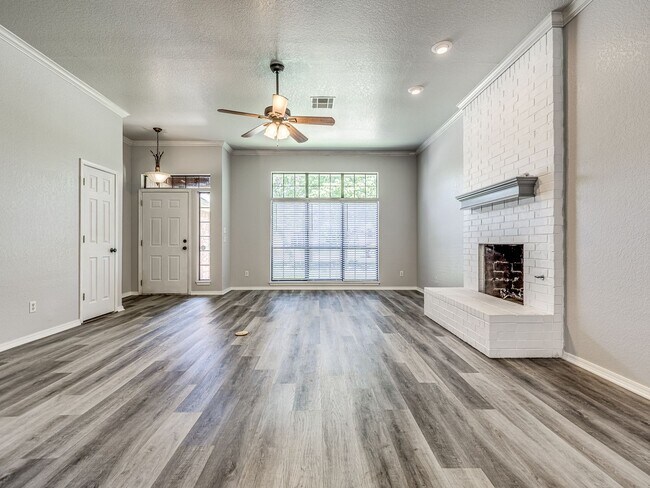 Foto del edificio - Beautifully remodeled home in Edmond + Edm...