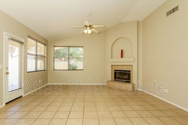 Building Photo - 9769 W Yukon Dr