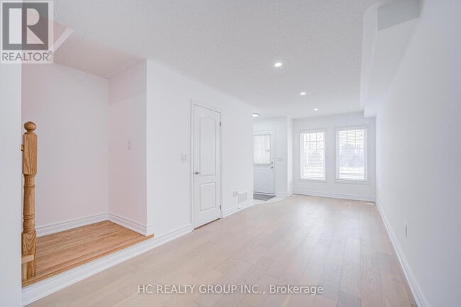 Building Photo - 5259 Major Mackenzie Dr E