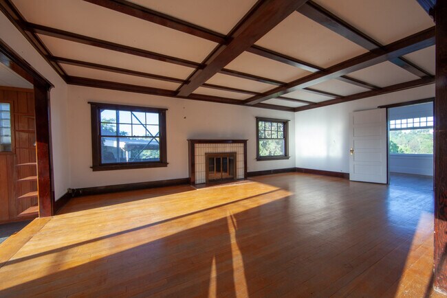 Living Room - 5053 Montezuma St
