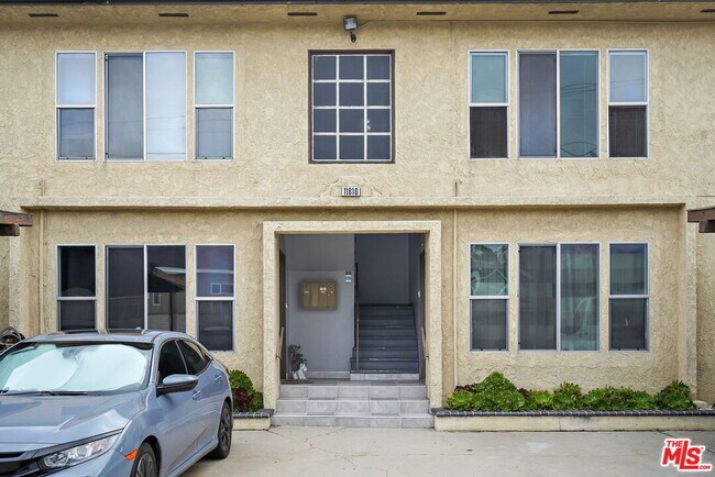 Foto del edificio - 11810 Felton Ave