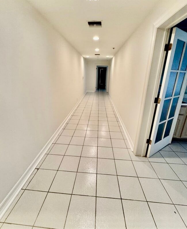 Foto del edificio - 2618 N Vermont Ave