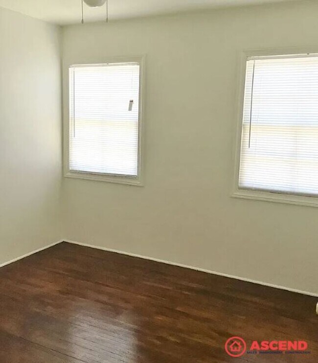 Foto del edificio - Cozy Home Off Truxtun and Oak!