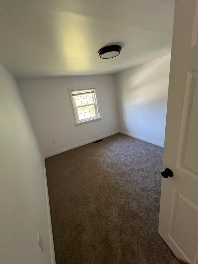 bedroom 1 - 1-2 W Hanover St