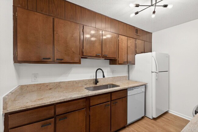 Building Photo - Move-In Ready 2BR Condo | Pool Access & Water Included